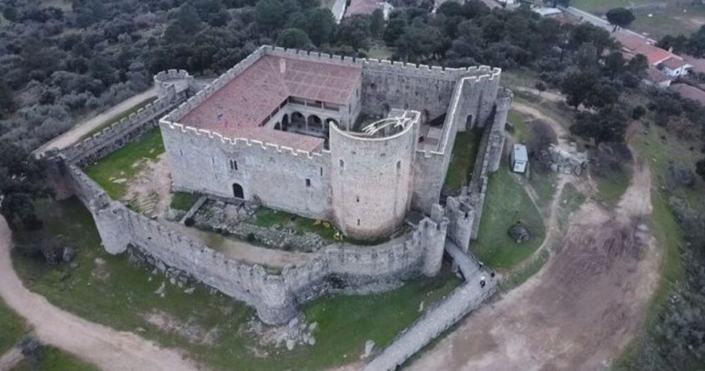 castillo de la adrada castillos de avila