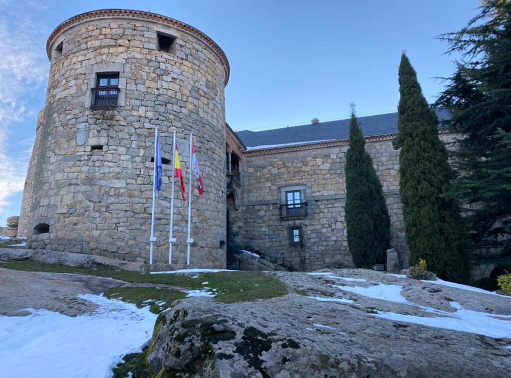 Castillo Palacio Magalia navas del marques avila