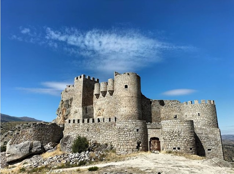 Castillo de Aunqueospese avila