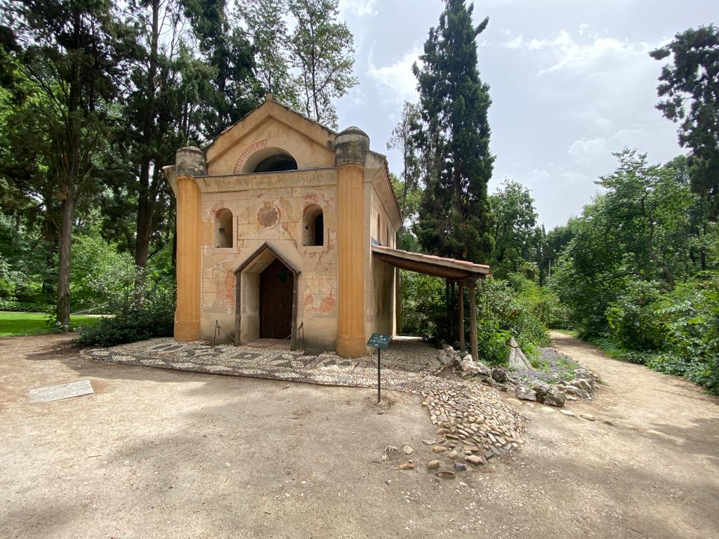 la ermita visitar el parque el capricho madrid