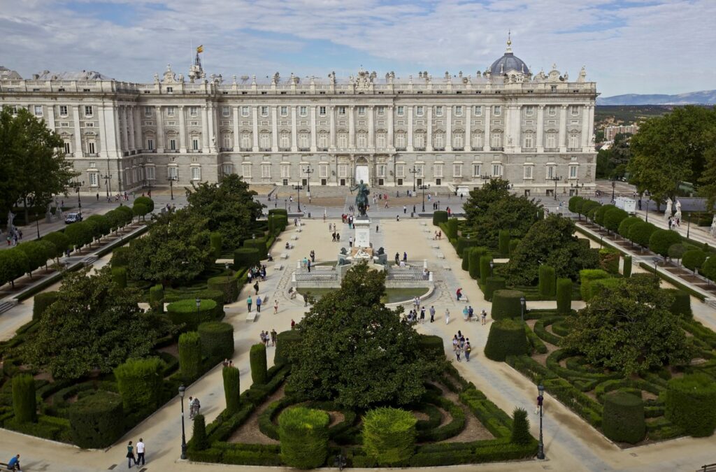 Plaza de oriente tour madrid de los austrias